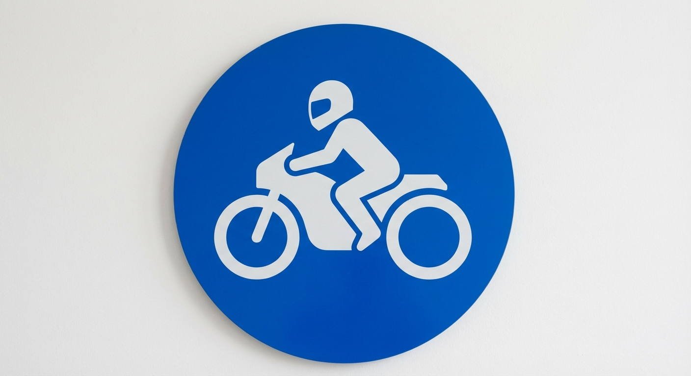 Si conducimos una motocicleta sin sidecar, ¿estamos obligados a circular por la calzada si en su entrada está situada la señal de la imagen?